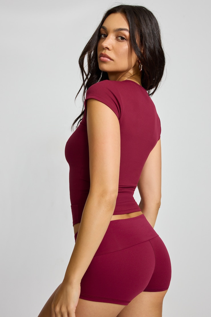 Sleek Crewneck T-Shirt Burgundy - Image 3